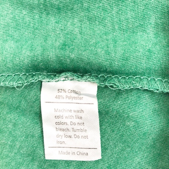 Born Lucky Graphics T-Shirt Green Tee, Size XL V-neck - Picture 7 of 8